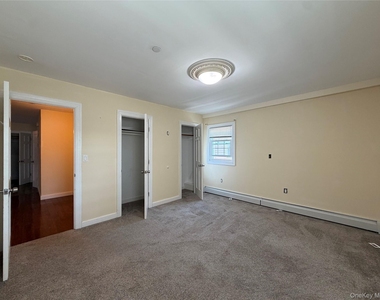 422 E Chester Street E - Photo Thumbnail 11