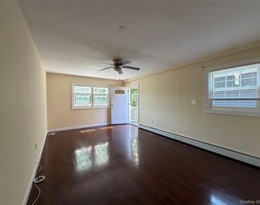 422 E Chester Street E - Photo Thumbnail 3