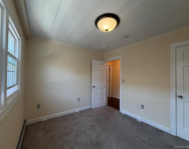 422 E Chester Street E - Photo Thumbnail 14