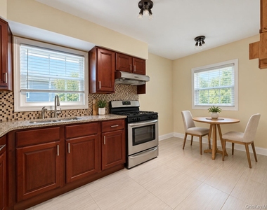 422 E Chester Street E - Photo Thumbnail 4