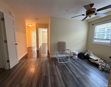 422 E Chester Street E - Photo Thumbnail 8