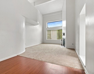 352 N Greeley Avenue - Photo Thumbnail 3
