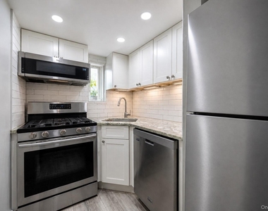 109 West Park Avenue - Photo Thumbnail 7