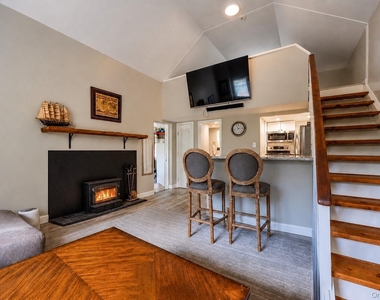 109 West Park Avenue - Photo Thumbnail 6