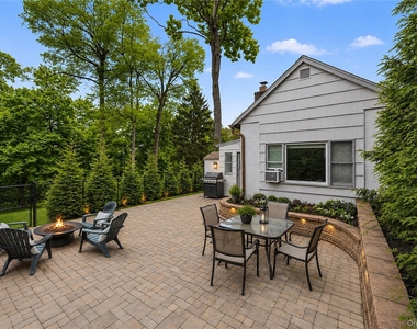 109 West Park Avenue - Photo Thumbnail 9