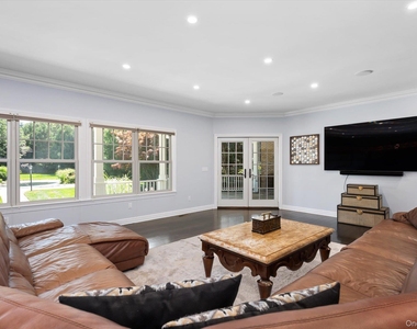 12 Glenridge Lane - Photo Thumbnail 16