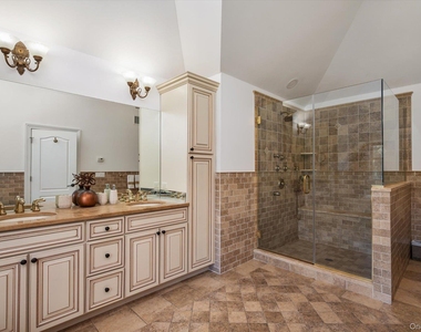 12 Glenridge Lane - Photo Thumbnail 27