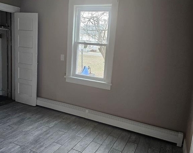 286 Yale Street - Photo Thumbnail 1