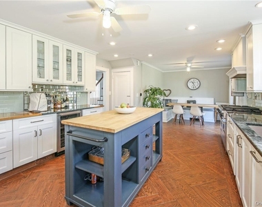 26 Earlwoode Drive - Photo Thumbnail 1