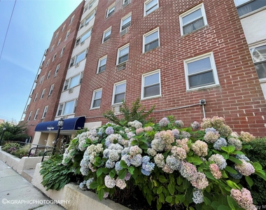 750 Shore Road - Photo Thumbnail 1