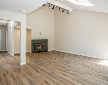 9 N Mcconnell Avenue - Photo Thumbnail 4