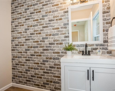 9 N Mcconnell Avenue - Photo Thumbnail 3