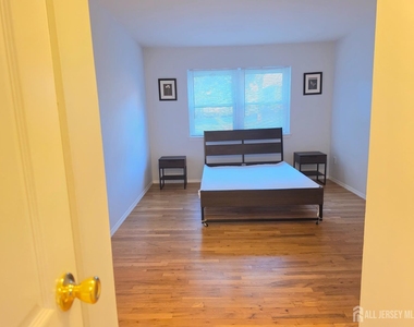 18 Judson Street - Photo Thumbnail 15