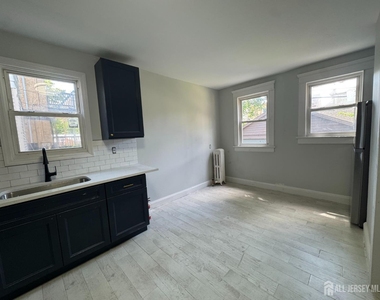 266 Sandford Street - Photo Thumbnail 2