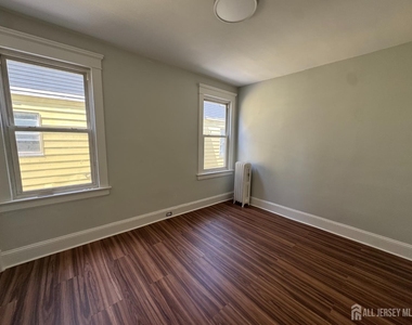 266 Sandford Street - Photo Thumbnail 5