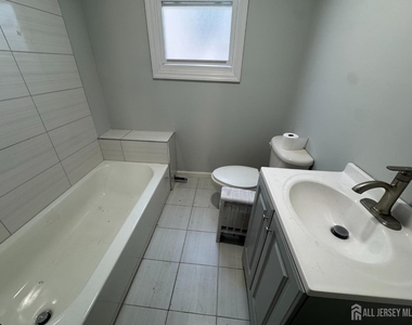 266 Sandford Street - Photo Thumbnail 7