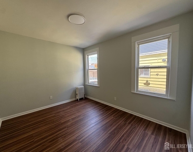 266 Sandford Street - Photo Thumbnail 4