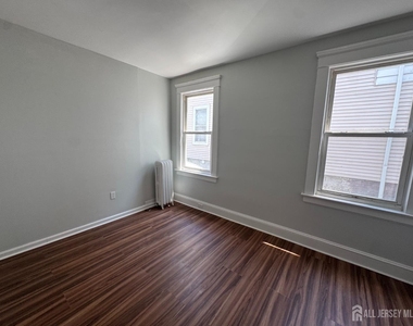 266 Sandford Street - Photo Thumbnail 6
