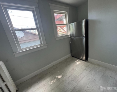 266 Sandford Street - Photo Thumbnail 3