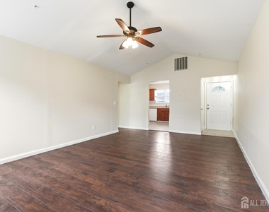 194 Bexley Lane - Photo Thumbnail 6