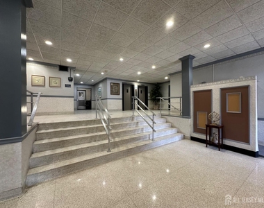 123 S Adelaide Avenue - Photo Thumbnail 19