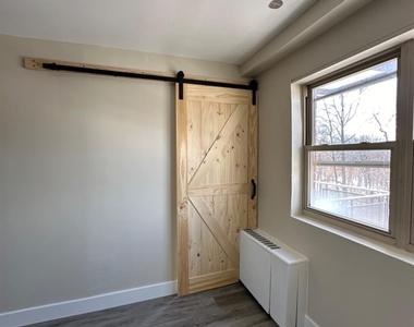 123 S Adelaide Avenue - Photo Thumbnail 7