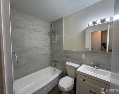 123 S Adelaide Avenue - Photo Thumbnail 17