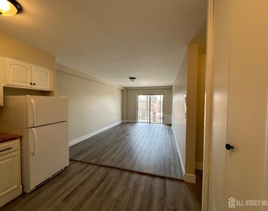 123 S Adelaide Avenue - Photo Thumbnail 4
