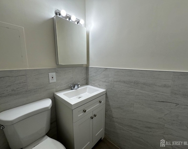 123 S Adelaide Avenue - Photo Thumbnail 16