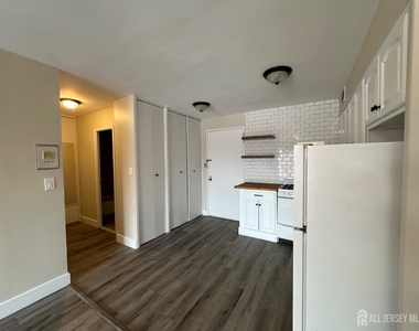 123 S Adelaide Avenue - Photo Thumbnail 1