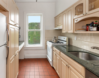 237 W 11th Street - Photo Thumbnail 3