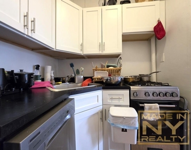 7 E 93rd Street - Photo Thumbnail 2