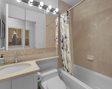 250 E 40th Street - Photo Thumbnail 5