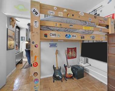 250 E 40th Street - Photo Thumbnail 7
