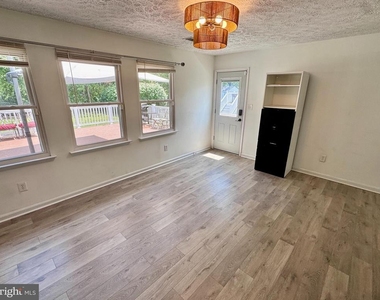2038 Dewey Drive - Photo Thumbnail 7