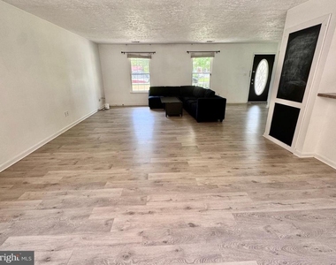 2038 Dewey Drive - Photo Thumbnail 6