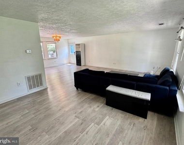 2038 Dewey Drive - Photo Thumbnail 3