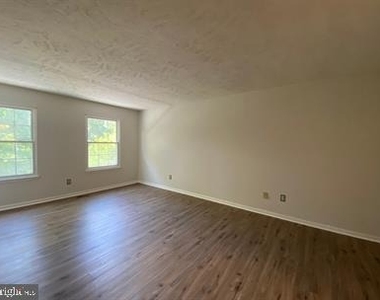 11304 Springfield Drive - Photo Thumbnail 7