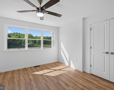 961 Woodstock Commons Drive - Photo Thumbnail 6