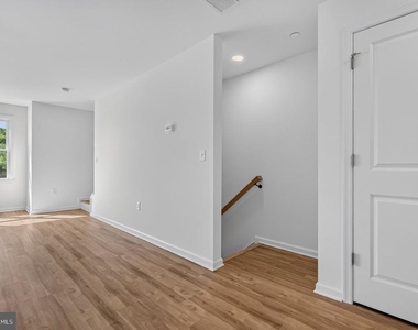 961 Woodstock Commons Drive - Photo Thumbnail 10