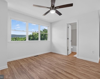 961 Woodstock Commons Drive - Photo Thumbnail 40