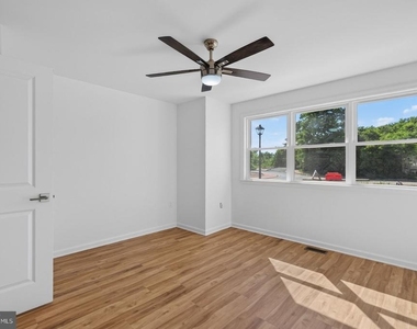 961 Woodstock Commons Drive - Photo Thumbnail 7