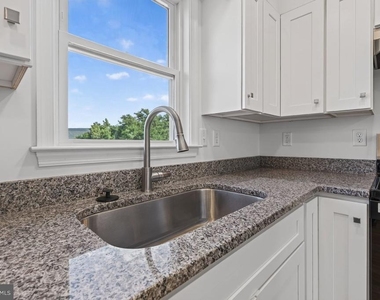 963 Woodstock Commons Drive - Photo Thumbnail 7