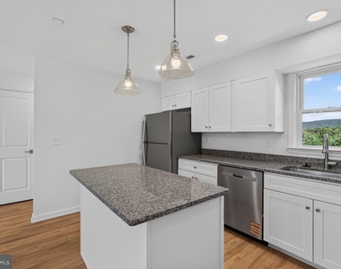 963 Woodstock Commons Drive - Photo Thumbnail 4