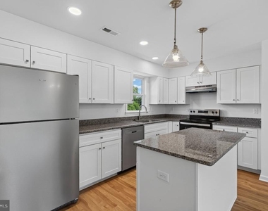 967 Woodstock Commons Drive - Photo Thumbnail 5