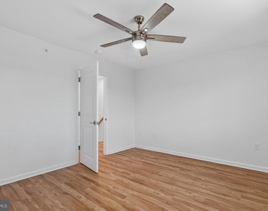 967 Woodstock Commons Drive - Photo Thumbnail 16