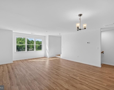 971 Woodstock Commons Drive - Photo Thumbnail 3