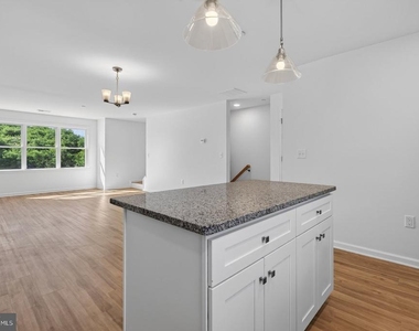 973 Woodstock Commons Drive - Photo Thumbnail 8