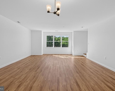 973 Woodstock Commons Drive - Photo Thumbnail 9