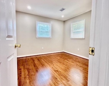 3931 Forestdale Avenue - Photo Thumbnail 3